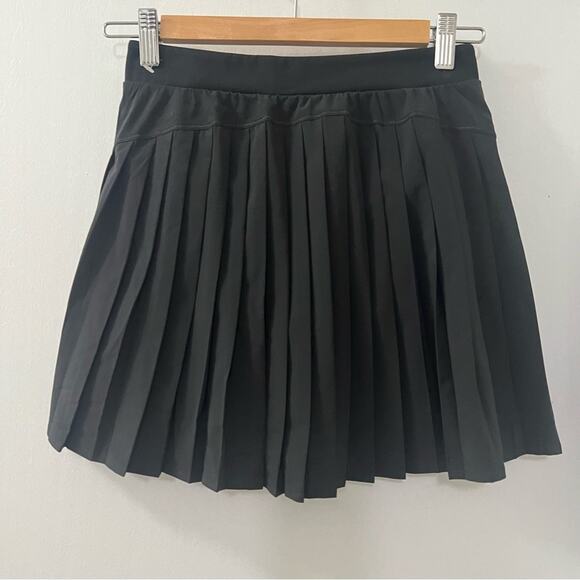 SPANX: THE GET MOVING PLEATED SKORT, 14" - VERY BLACK - Picture 8 of 15